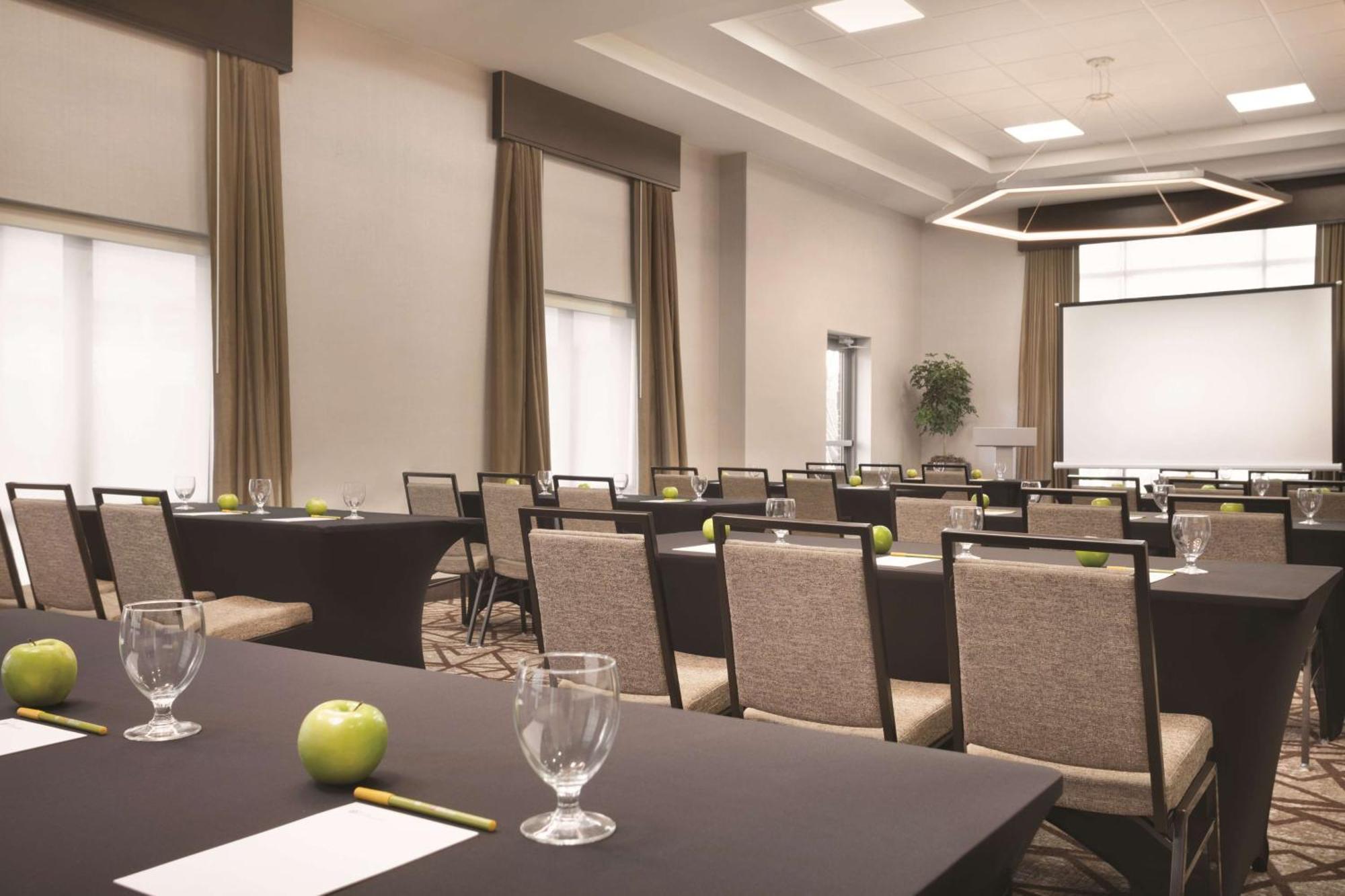Hilton Garden Inn Downtown Бирмингем Экстерьер фото